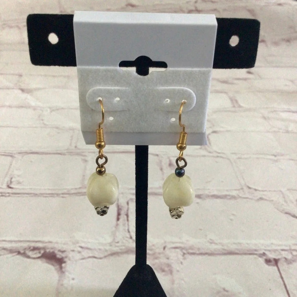 Floral Beaded Gold Tone Dangle Earrings - Picture 2 of 3